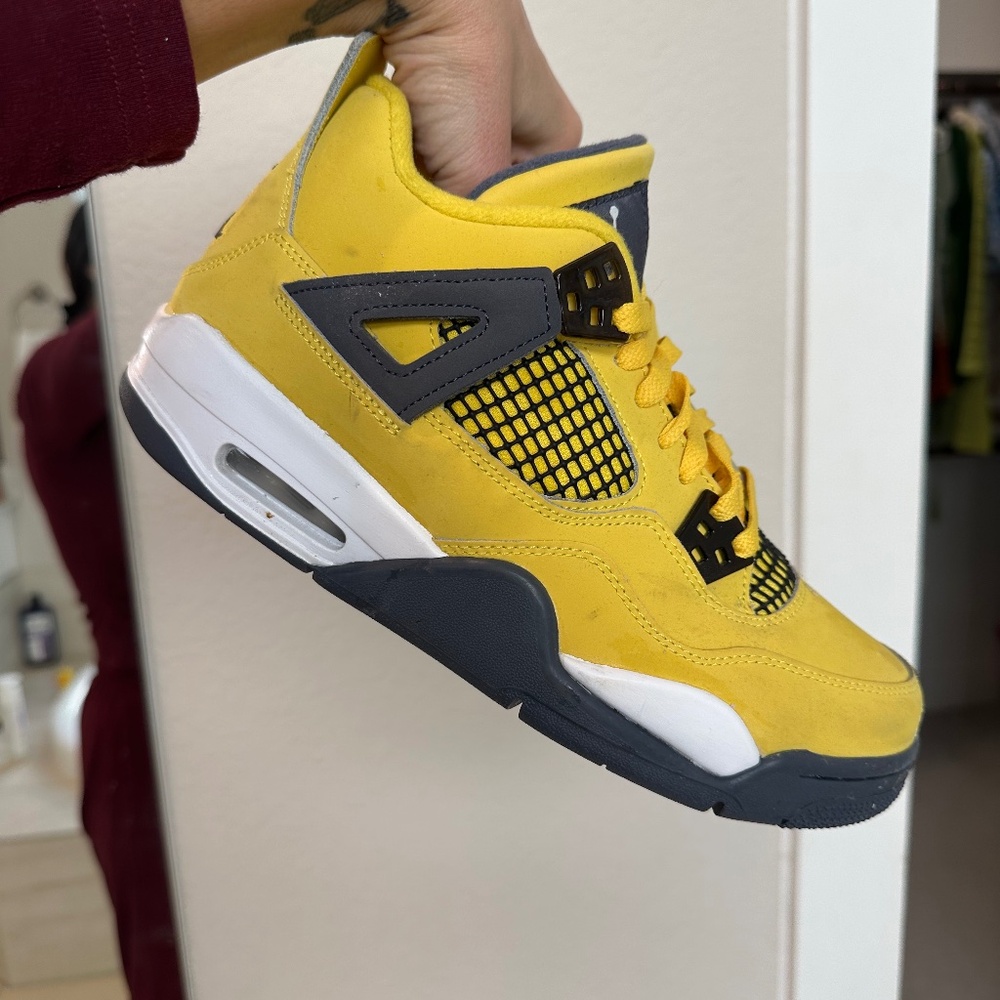 2021 Air Jordan 4 Retro 'Lightning' 2021